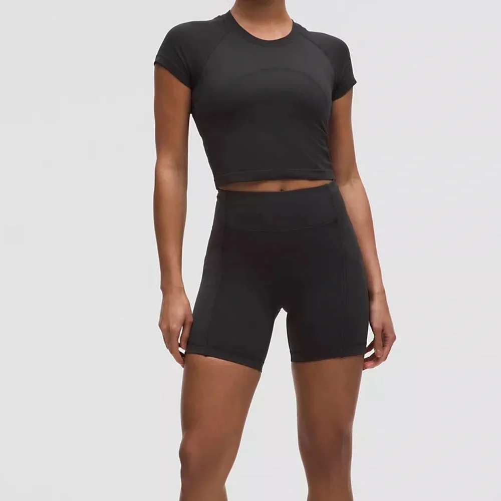 NWT Lululemon Swift Speed High-Rise Short 6" in Black - Picture 3 of 9